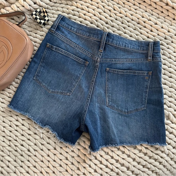 High-rise denim short - Picture 2 of 6